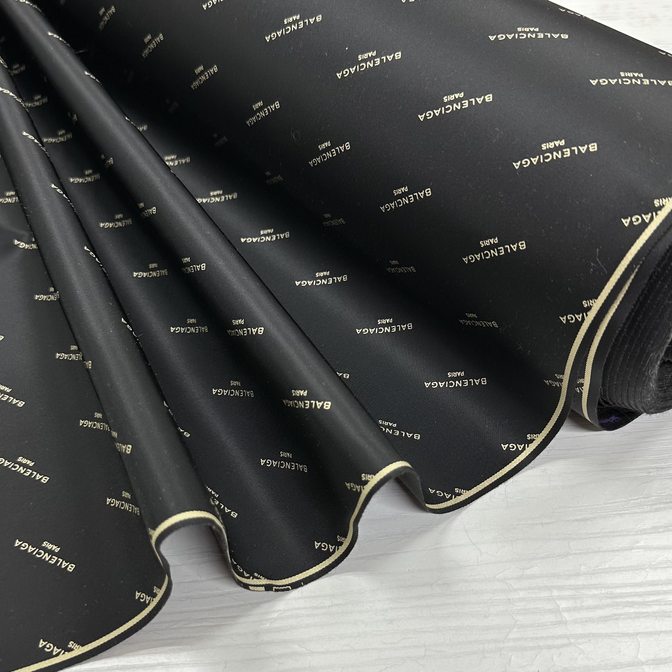 Тренчевая Balenciaga