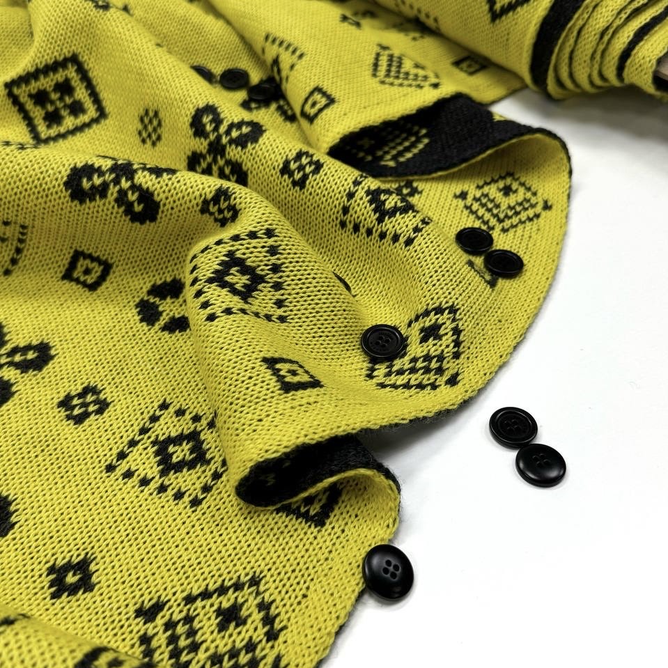 триотажн полотно жёлтое с чёрными фигурами шерсть акрил ш. 135