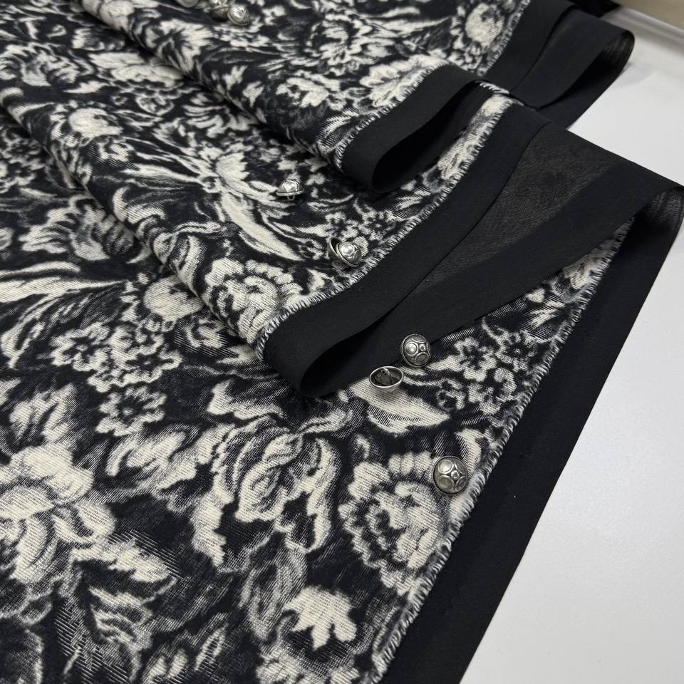 жаккард чёрный фон белые цветы шерсть вискоза ш 140 см