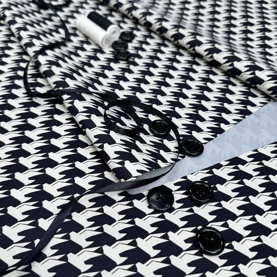 Плащевая Луи Витон, п\э 100%, ширина 145 см