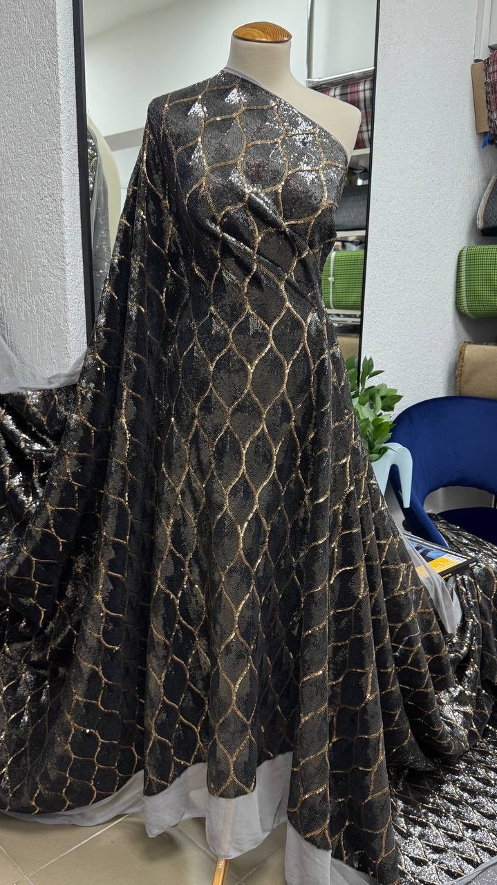 Пайетки на сетке