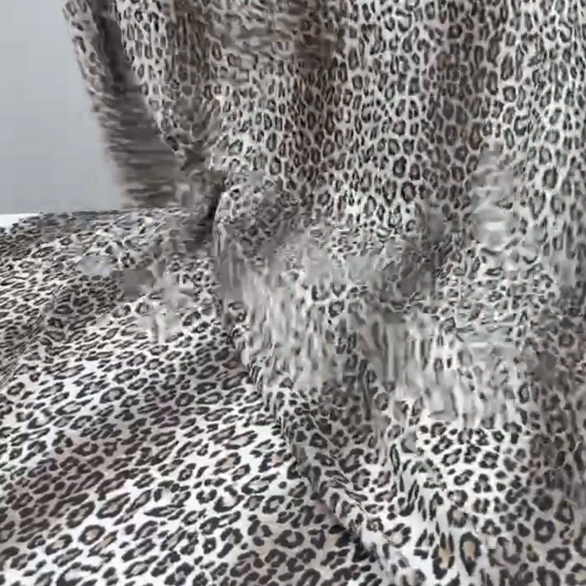 Плательная коричневый леопард вискоза шир 145 см.