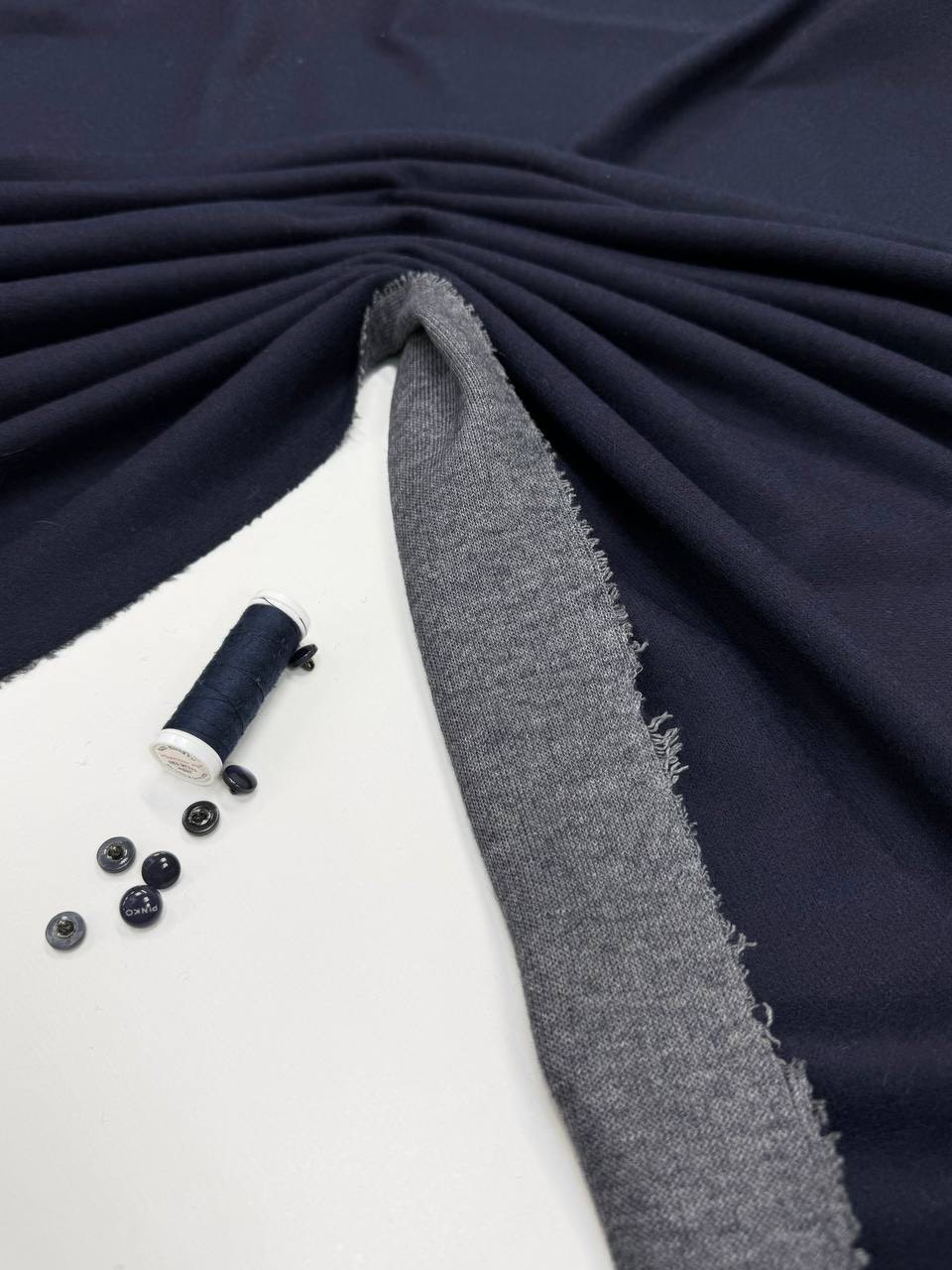 Трикотажное полотно серое-тёмно синее 1ый слой шерсть п/а 2ой слой п/а шир 135 см