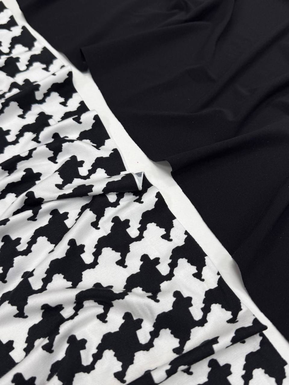 Трикотаж, вискоза 95% эластан 5%, ширина 145 см