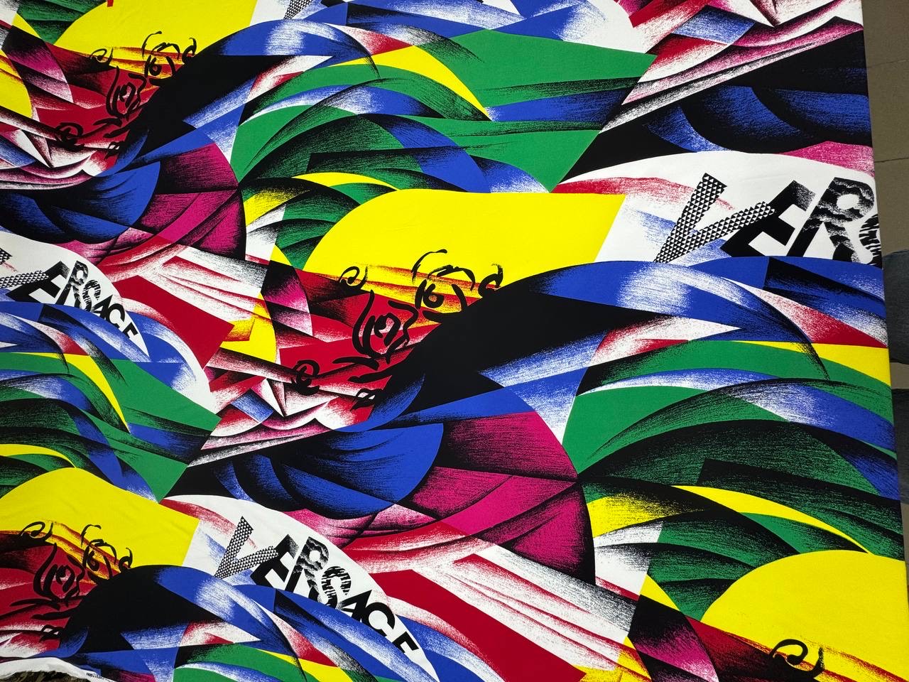 Костюмно-плательная Versace