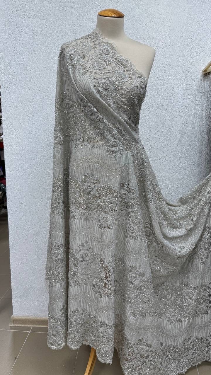 Кружевное полотно с вышивкой