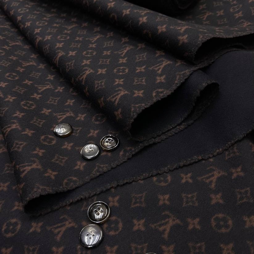 Пальтовая Louis Vuitton